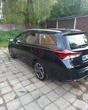 Toyota Auris cena 62900 przebieg: 82512, rok produkcji 2017 z Wołomin małe 154